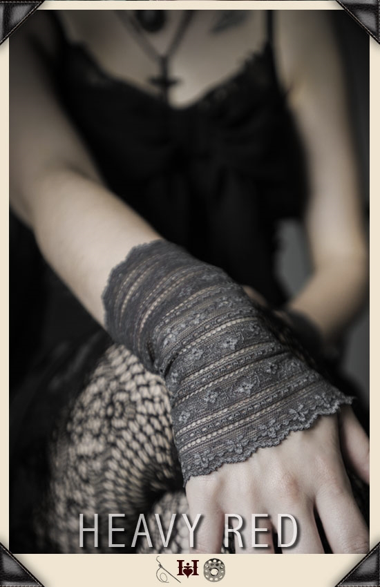 Grey Victorian Lace Wrist Gloves