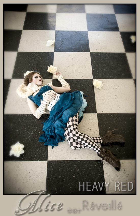 Alice est Reveille - Alice In Wonderland Dress